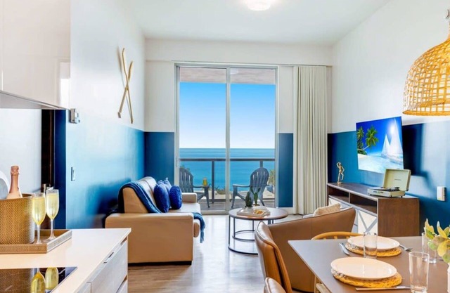 Ocean View Balcony– Rooftop Pool & Hot Tub+ Gym