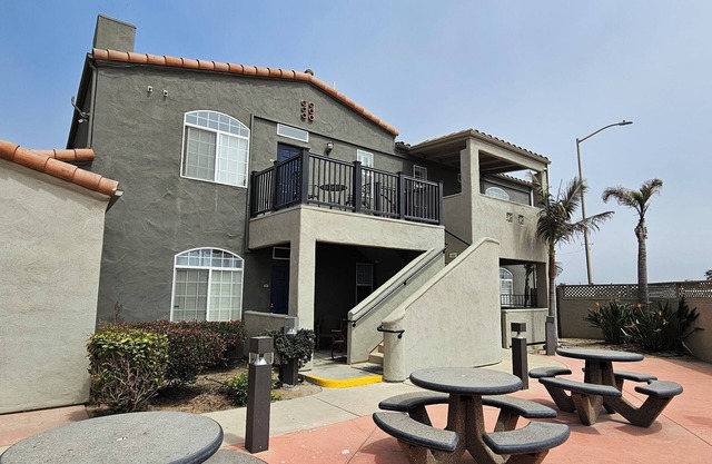 Ocean view condo a block from the beach