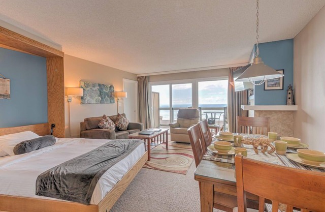 Ocean-View Queen Studio with Private Balcony