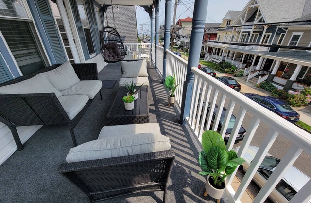 Ocean View Spacious Balcony, 3 Minutes to OG Beach, Steps from Asbury Park