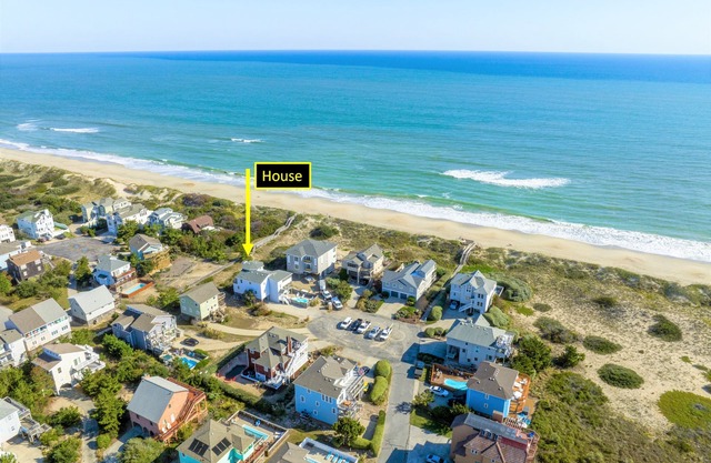 Ocean Views! Sleeps 10! 4 bed/3 bath. Pool + HotTub + Beachfront