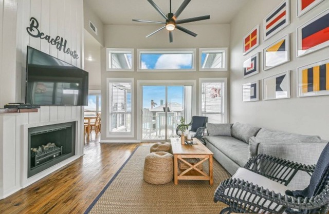 OCEAN VIEWS! Steps away from the sand! Arcade/Newly Remodeled!