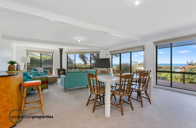 Ocean Views, Wildlife. free wifi, full kitchen, linen provided,. BBQ, Fire pit.