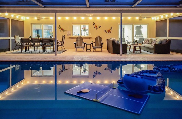 Ocean Waves Escape! An Upscale Poolside Retreat!