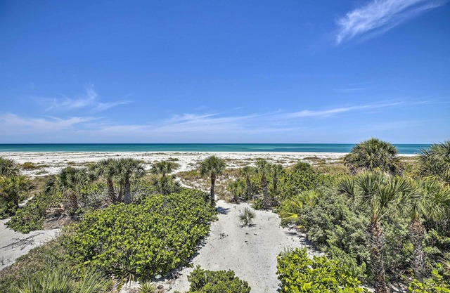 OCEAN WAVES -LUXE TRUE OCEAN BEACH FRONT! AMAZING VIEWS + ISLAND CLUB AMENITIES!