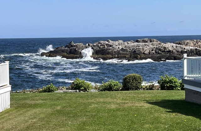 Oceanfront 2 bedroom Cottage at Nubble Lighthouse
