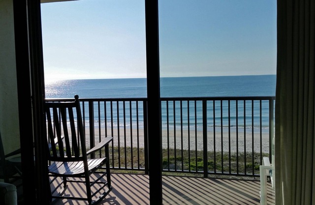 Oceanfront 2-story condo, direct ocean view, 2 balconies, 2 king beds, pool