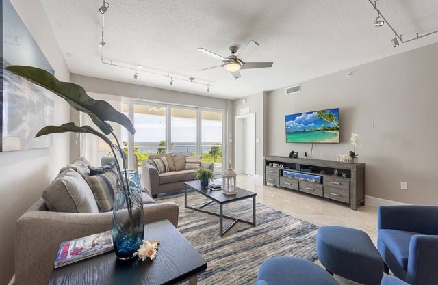 Oceanfront 2BR/2.5BA Mariner's Club Villa 522 with Oasis Pool, Marina, Game Room & More