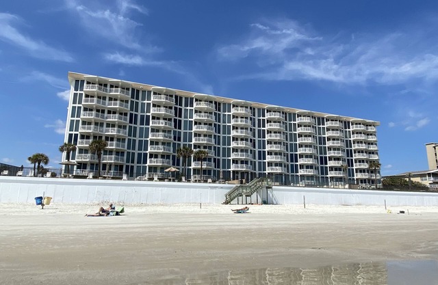 OCEANFRONT 3BD-3B Condo - ground floor. Construction discount.