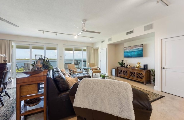 Oceanfront 4BR/3BA Mariner's Club Villa 535 with Oasis Pool, Marina, Game Room & More