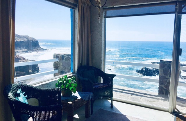 Oceanfront, Beautiful view, Romantic, Extra large, Relaxing, Near to Golfing.