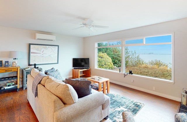 Oceanfront, bluff-top home with Ediz Hook view, prime location, fireplace
