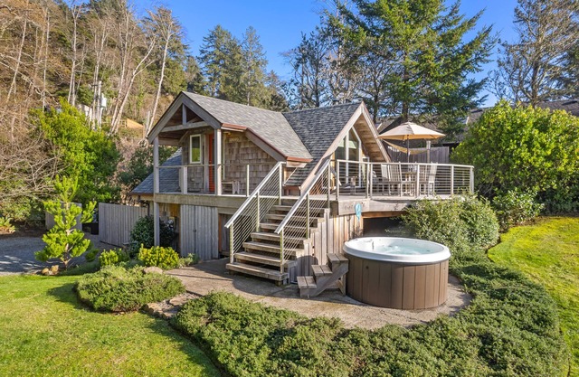 Oceanfront Cabin with Private Hot Tub, Shoreline and Mountain Views