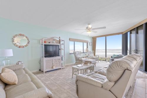 Oceanfront Corner Unit at Chadham-by-the-Sea Car Free Beach CH210