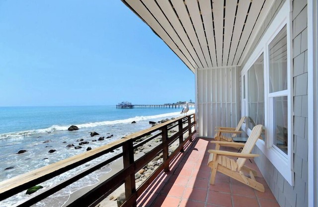 Oceanfront Cottage On Sandy Carbon Beach – Pelican