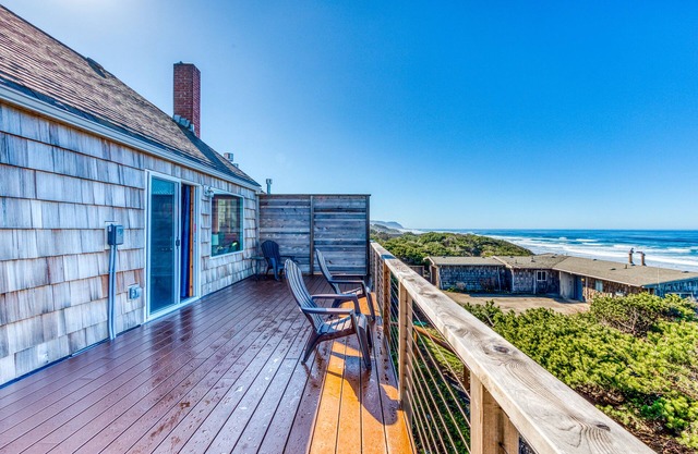 Oceanfront dog-friendly home with hot tub, amazing view & path to beach