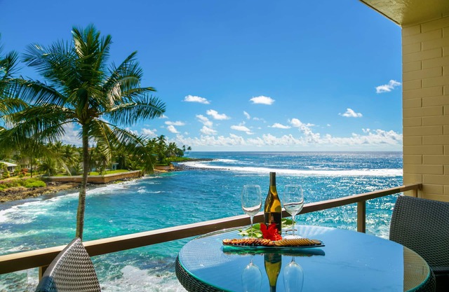 Oceanfront Remodeled Luxury Penthouse/Cooling Trades & A/C/LIGHT & BRIGHT