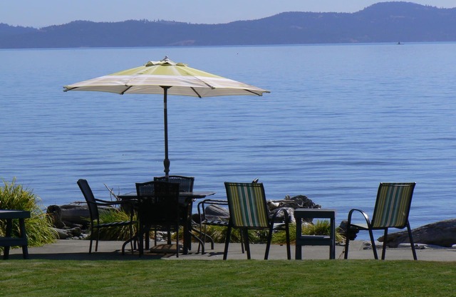 OCEANFRONT SUITE ON WALK ON SANDY BEACH WITH INCREDIBLE VIEWS.