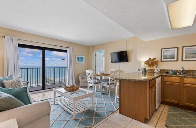 Oceanfront Condo at Sunglow Resort, Pool & Hot Tub