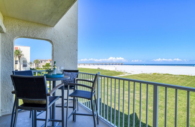 Oceanfront, Vast Ocean and Pool Views, Walk to Pier, Restaurants, and Shops, $300 in Free Tickets!