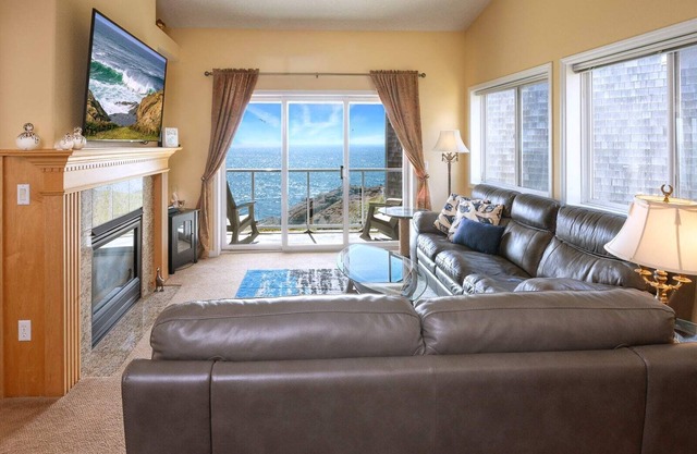 Oceanfront, Whale Watching, Pool - Nautical Breeze