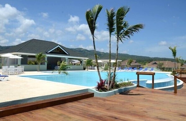 Oceanic View Apartment at Fern Court