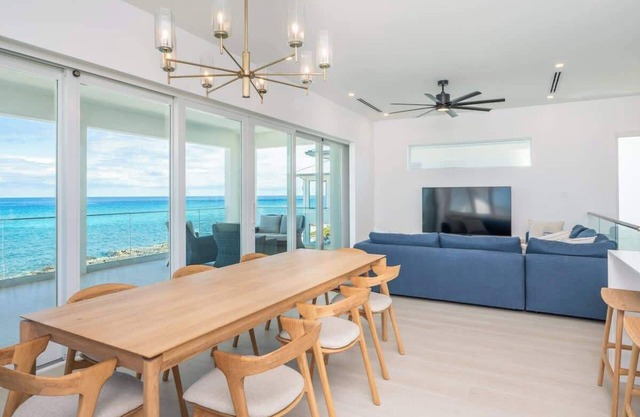 Oceans 9 LUXE 4 BR Villa in West Bay