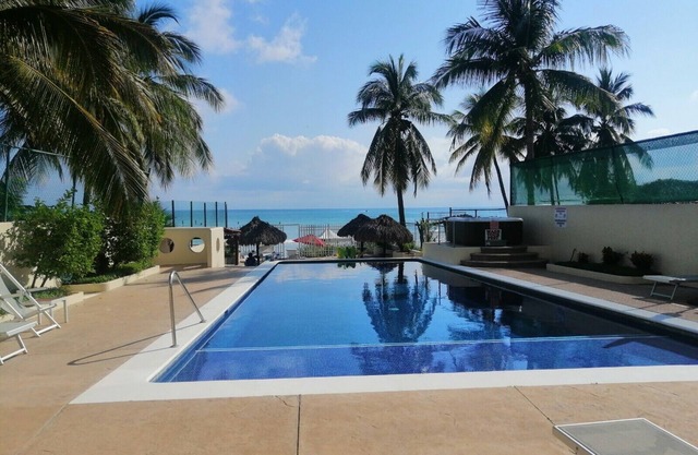 Oceanside Escape, Steps to Surf Breaks & Dining