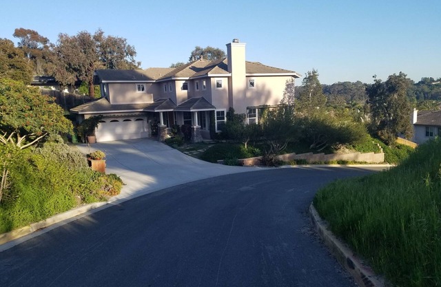 Oceanside Overlook. 4 Bdr/3 Ba Hilltop Home. Walk Or Bike To C' Bad Or O' Side!
