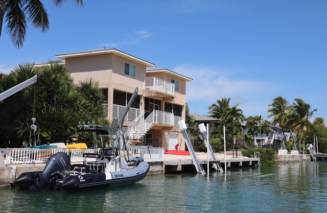 Oceanside, pet friendly, 5/3 smart home with paddle equip.-SUPs, kayaks & canoe