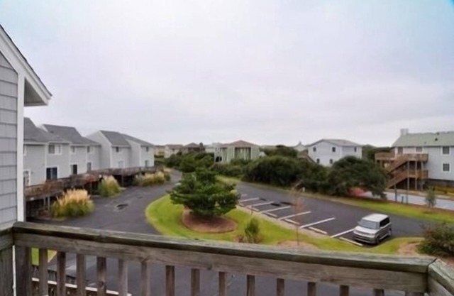 Oceanside townhome in the charming village of Duck North Carolina