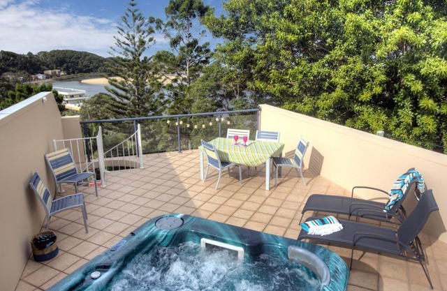 Oceanview 6 at Nambucca with rooftop tce & spa