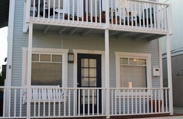Oceanview House in Manhattan Beach Just 3 Doors to the Beach!