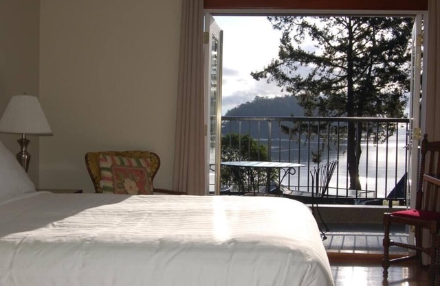 Oceanview King Bedroom - Mayne Island Resort
