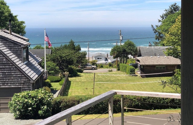 Oceanviews from bedrooms and decks