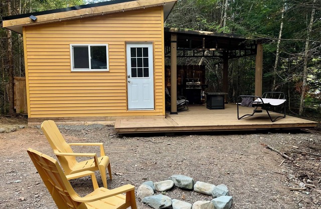 Off-Grid Lake Front Cabin w/Power & Wi-fi