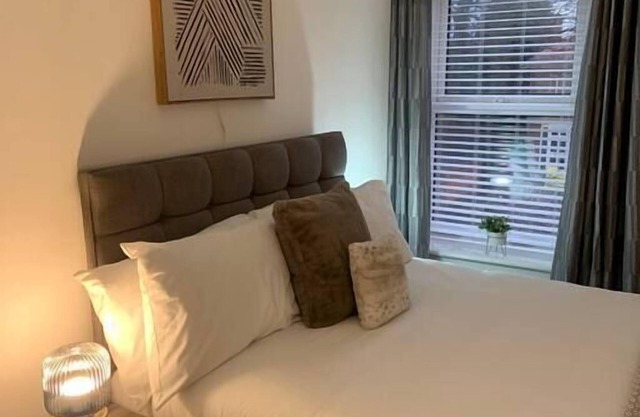 Off Road Parking for 3, 3 Bathrooms + Garden