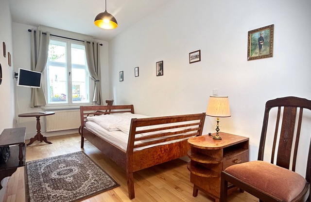 Officer's Lounge - Single Bedroom