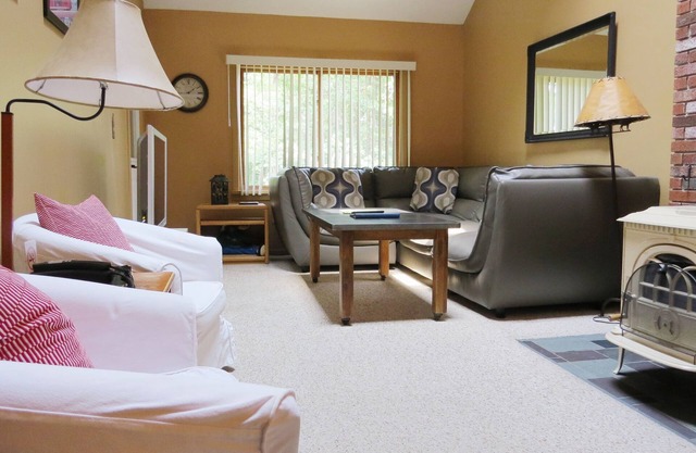 Official Seasons RMC Condo 09G - 2 bedrooms + loft - sleeps 10 - No Fees