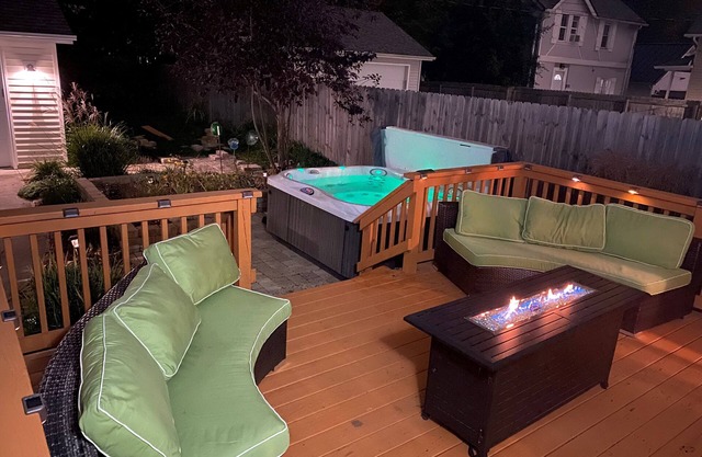 Ohio City Getaway W/Hot Tub, Pool Table and more!