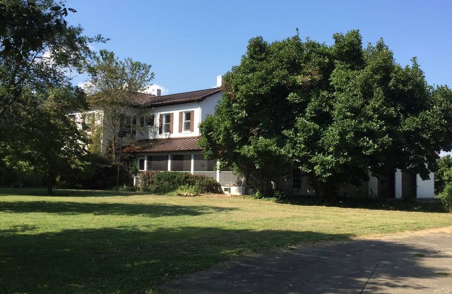 Ohio River Manor House Experience the peace and quiet of a country residence!