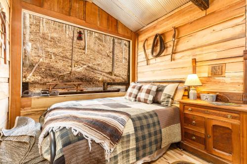 Ohio Starlight Glamping Cabins - A Peaceful Woodland Retreat