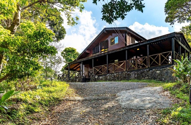 Okinawa Izumi/Secret Beautiful Cabin