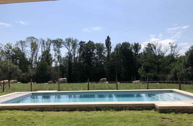Old converted wine press, swimming pool, bucolic, ideal for 2 families