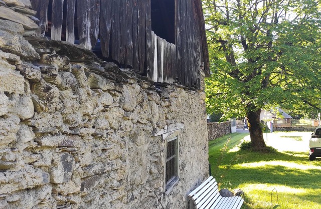 Old farmhouse with fenced park for 8 people