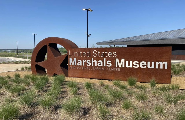 Old Fort Loft near U.S. Marshals Museum/EV free charging/King & Queen suites!