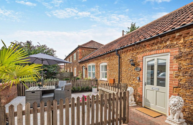 Old Hall Cottage - One Bedroom House, Sleeps 2