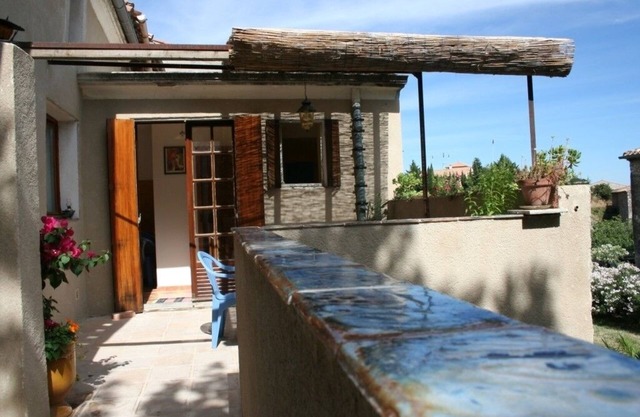 Old house, carefully renovated, all mod cons, nice services