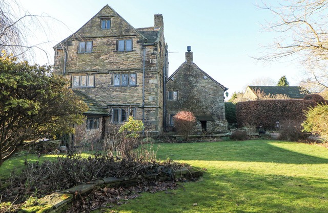 OLD MANOR HOUSE, family friendly, with open fire in Chesterfield