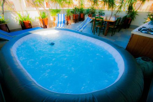 Old Style by the sea, roof terrace with pool and kitchen, Ladispoli